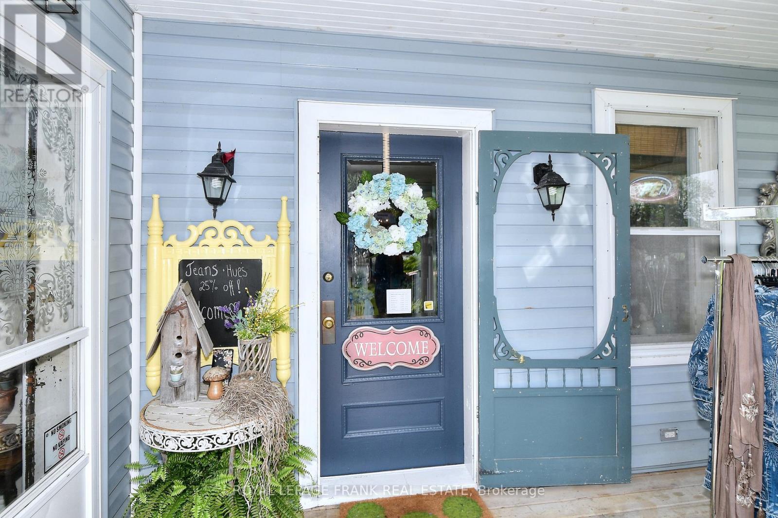 60 QUEEN STREET, selwyn, Ontario