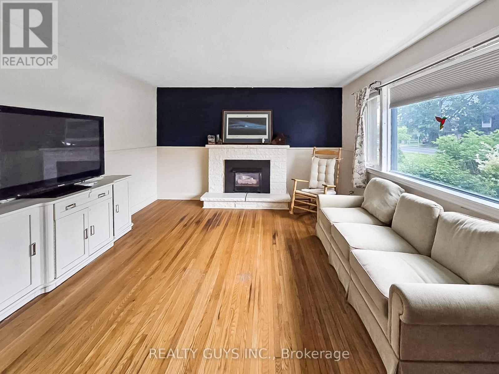 650 Crawford Drive, Peterborough South (West), Ontario  K9J 3W7 - Photo 11 - X12238590