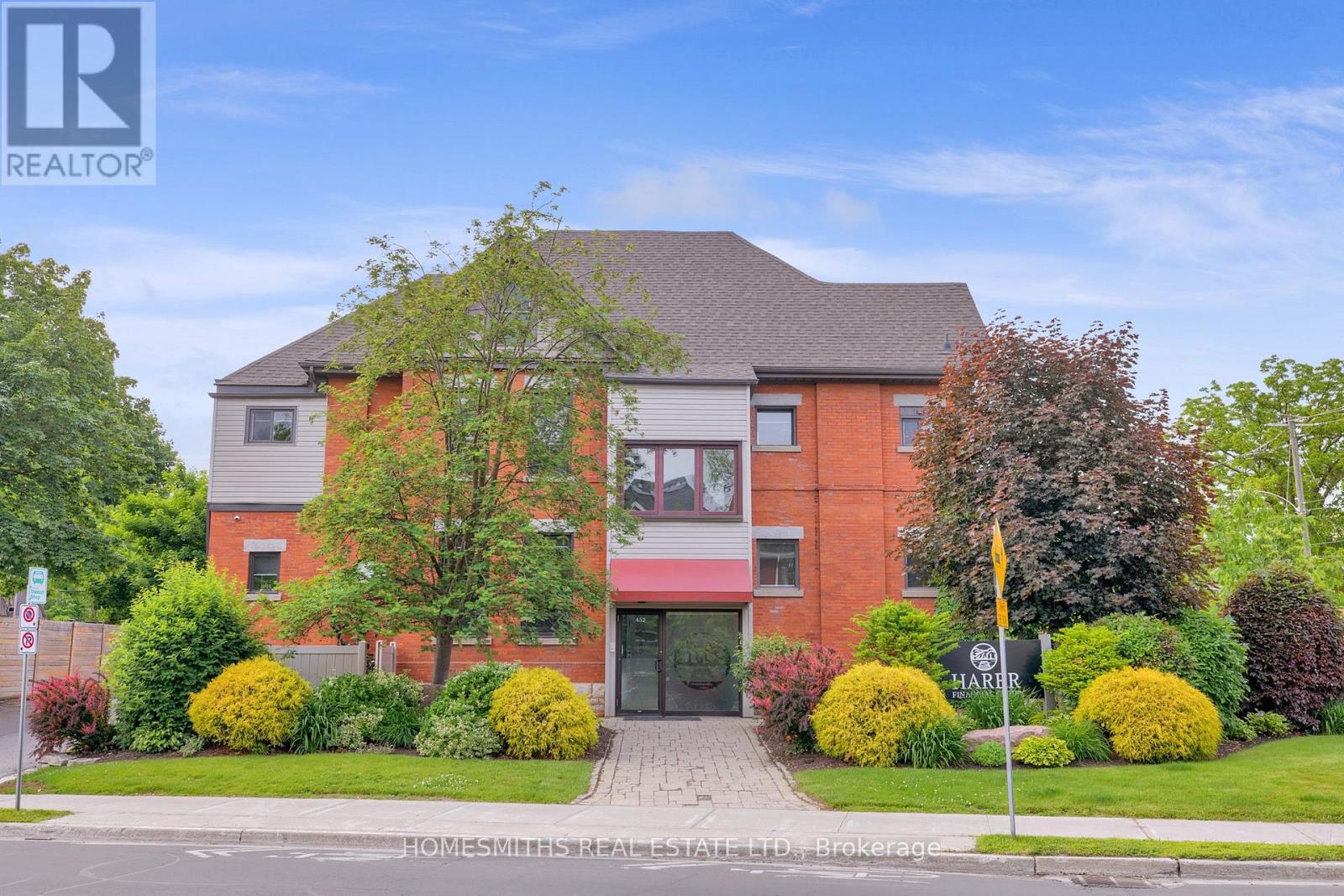 452 Charlotte Street, Peterborough Central (Old West End), Ontario  K9J 2W3 - Photo 3 - X12238801