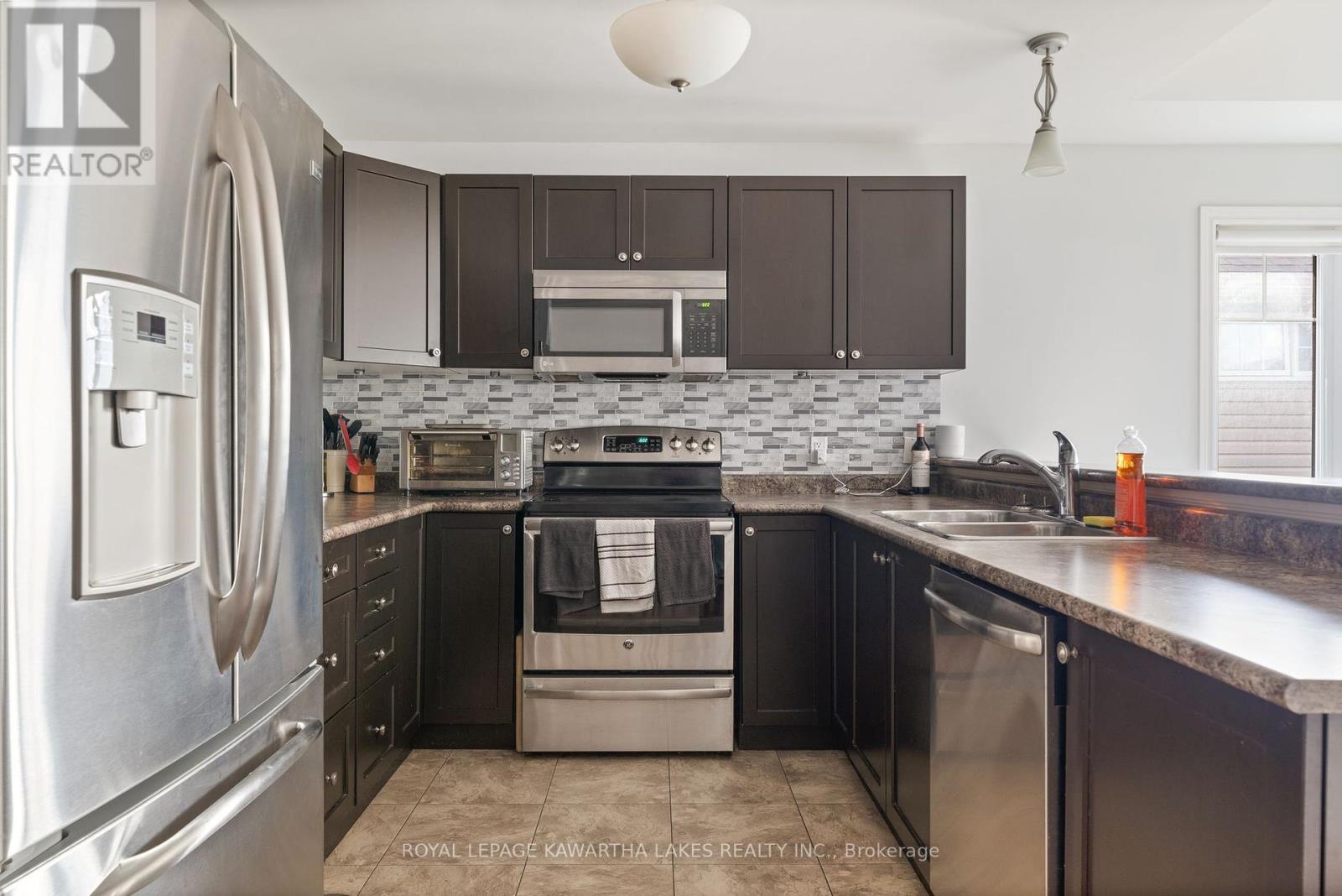 20 Lisbeth Crescent, Kawartha Lakes (Lindsay), Ontario  K9V 0C9 - Photo 11 - X12238923
