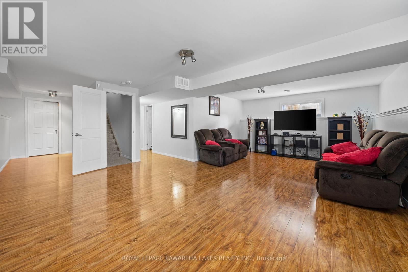 20 Lisbeth Crescent, Kawartha Lakes (Lindsay), Ontario  K9V 0C9 - Photo 19 - X12238923