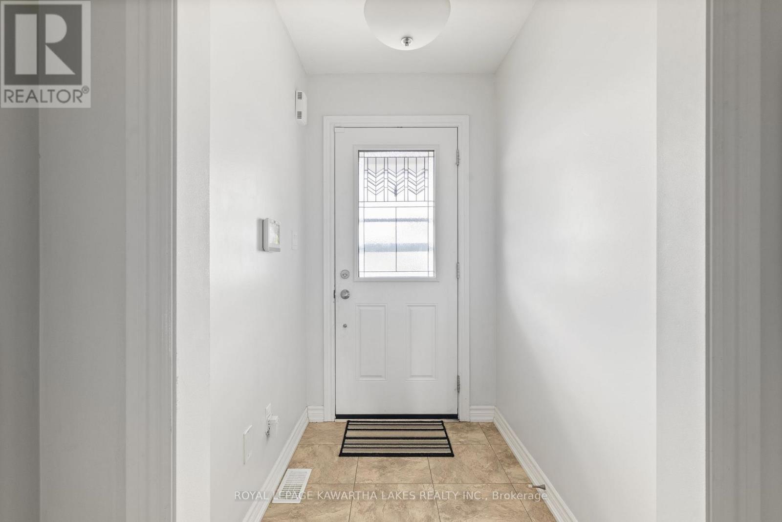 20 Lisbeth Crescent, Kawartha Lakes (Lindsay), Ontario  K9V 0C9 - Photo 5 - X12238923
