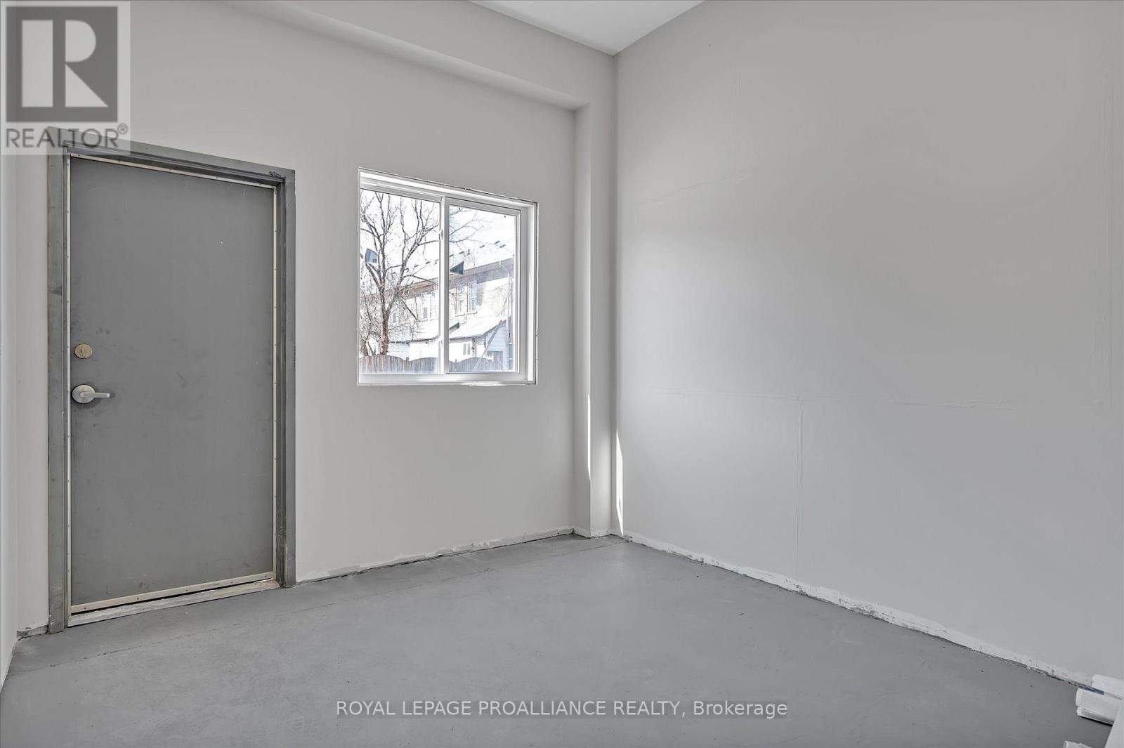 255 Mcdonnel Street, Peterborough Central (North), Ontario  K9H 2W2 - Photo 11 - X12238955