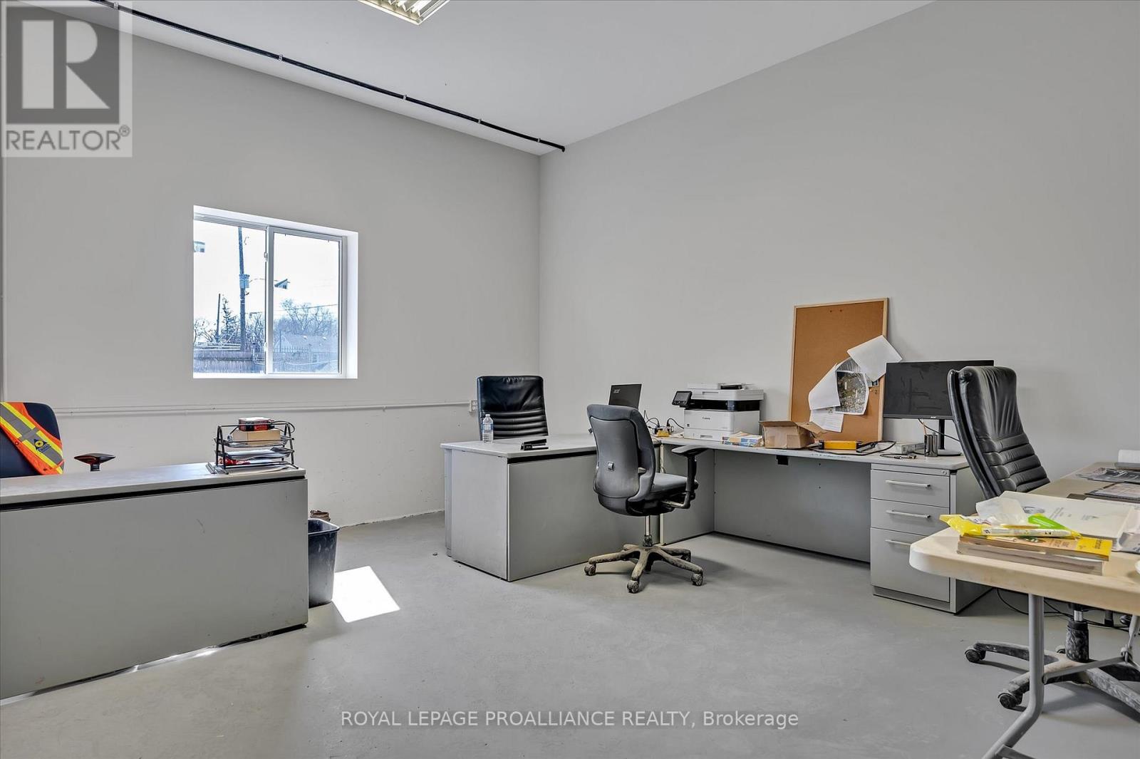 255 Mcdonnel Street, Peterborough Central (North), Ontario  K9H 2W2 - Photo 12 - X12238955