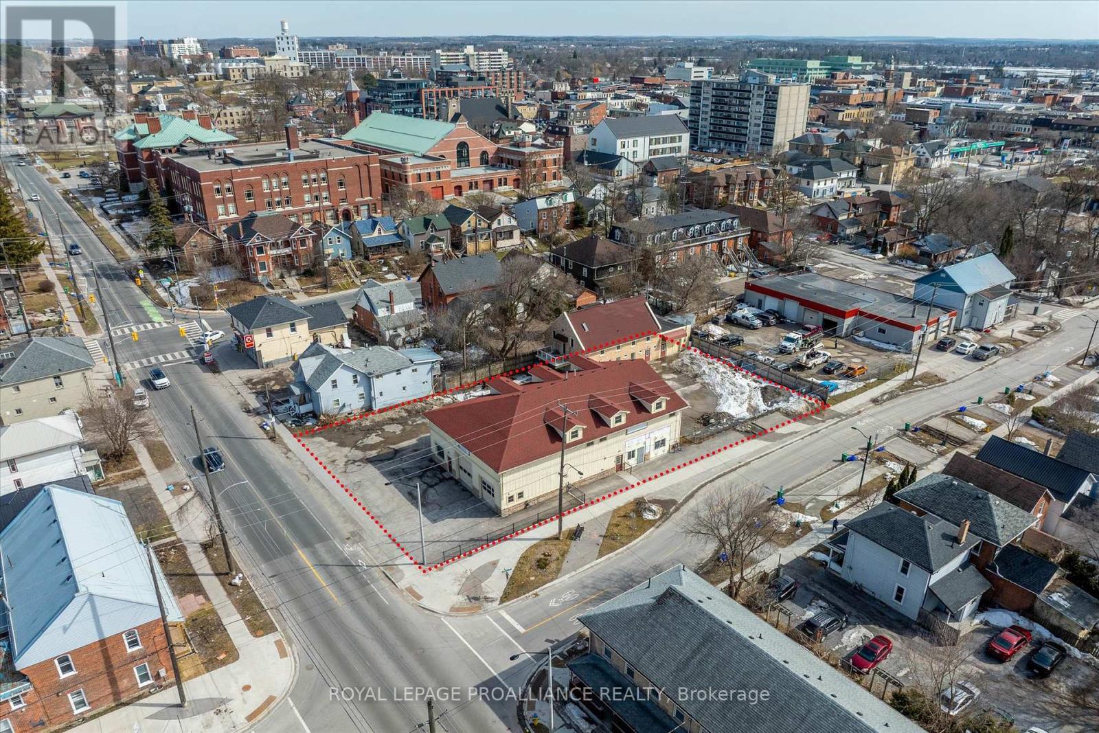 255 Mcdonnel Street, Peterborough Central (North), Ontario  K9H 2W2 - Photo 2 - X12238955