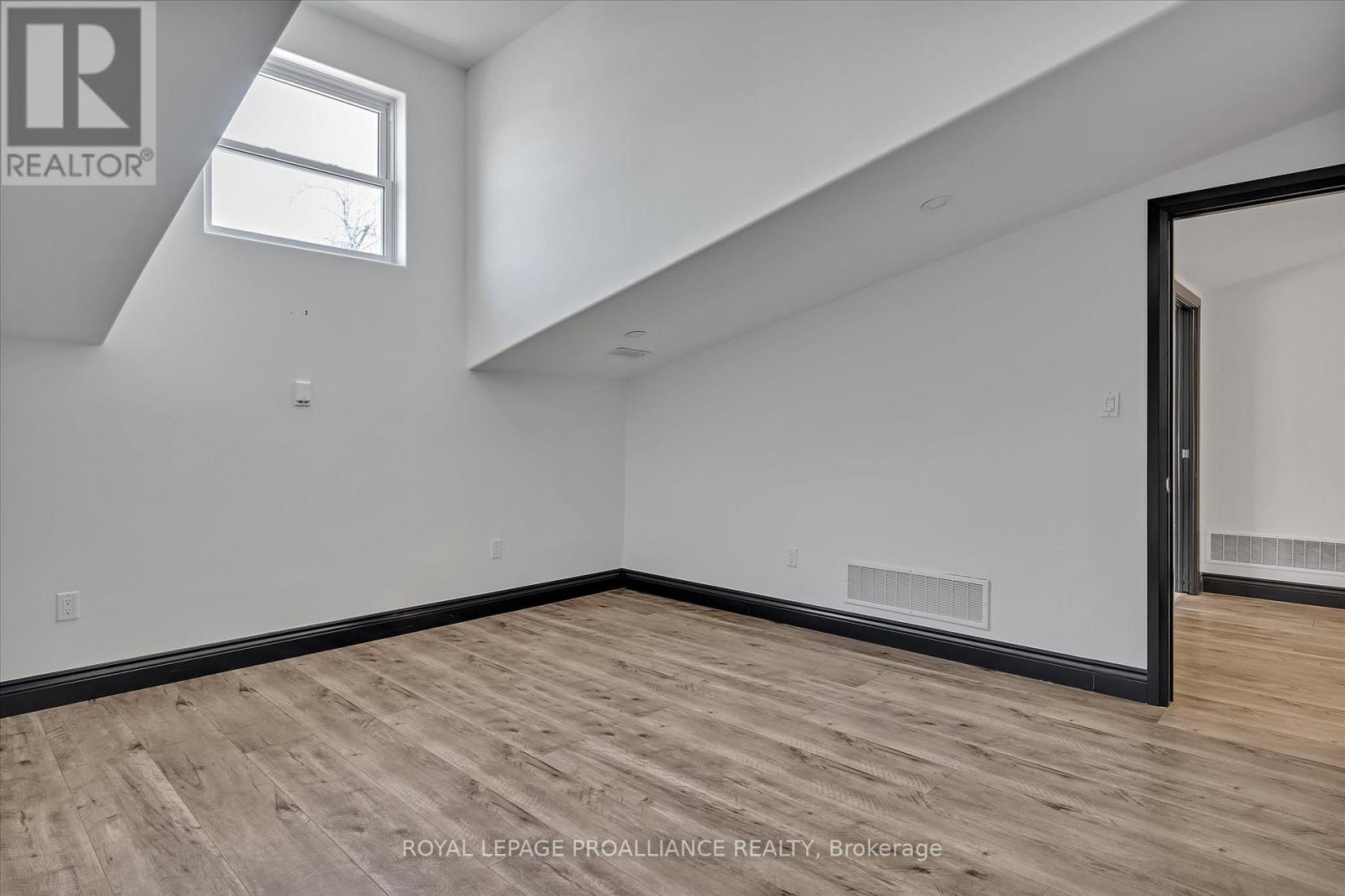 255 Mcdonnel Street, Peterborough Central (North), Ontario  K9H 2W2 - Photo 28 - X12238955