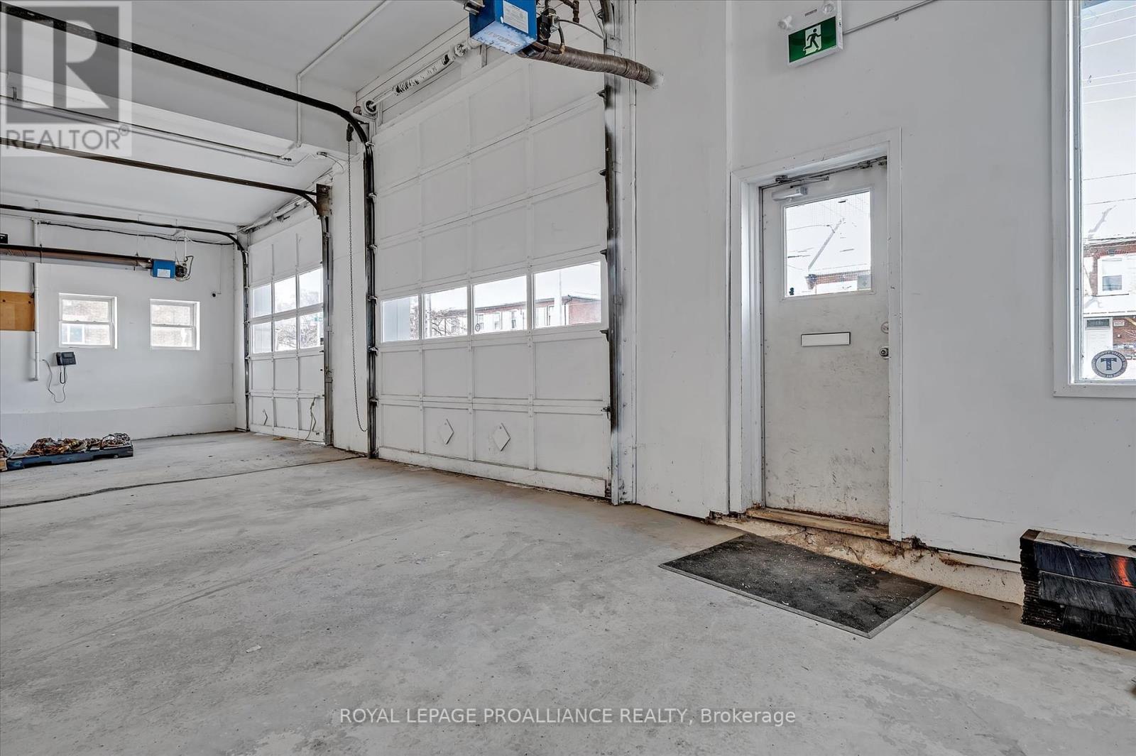 255 Mcdonnel Street, Peterborough Central (North), Ontario  K9H 2W2 - Photo 6 - X12238955
