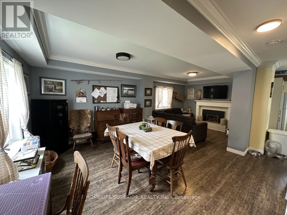 215 Braidwood Avenue, Peterborough South (East), Ontario  K9J 1V2 - Photo 8 - X12239010