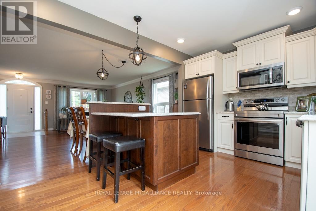 1759 Stenson Boulevard, Peterborough West (South), Ontario  K9K 2E8 - Photo 12 - X12239360