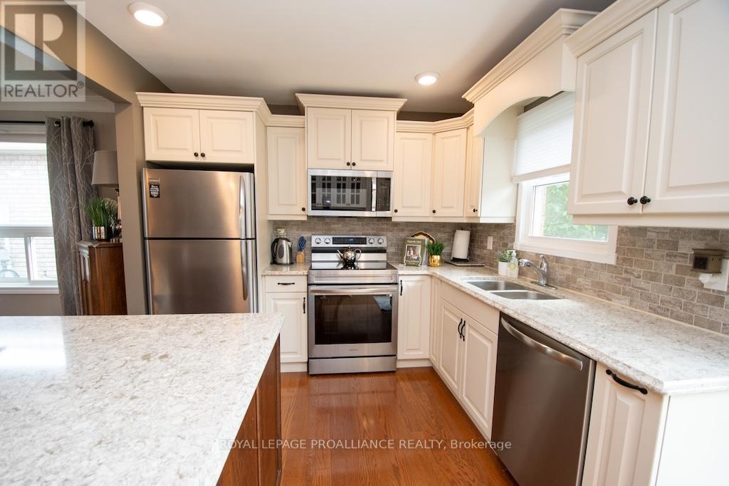1759 Stenson Boulevard, Peterborough West (South), Ontario  K9K 2E8 - Photo 17 - X12239360
