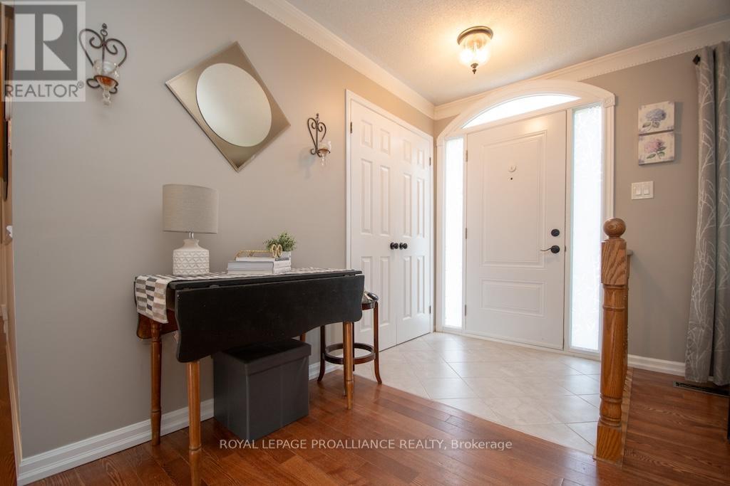 1759 Stenson Boulevard, Peterborough West (South), Ontario  K9K 2E8 - Photo 4 - X12239360