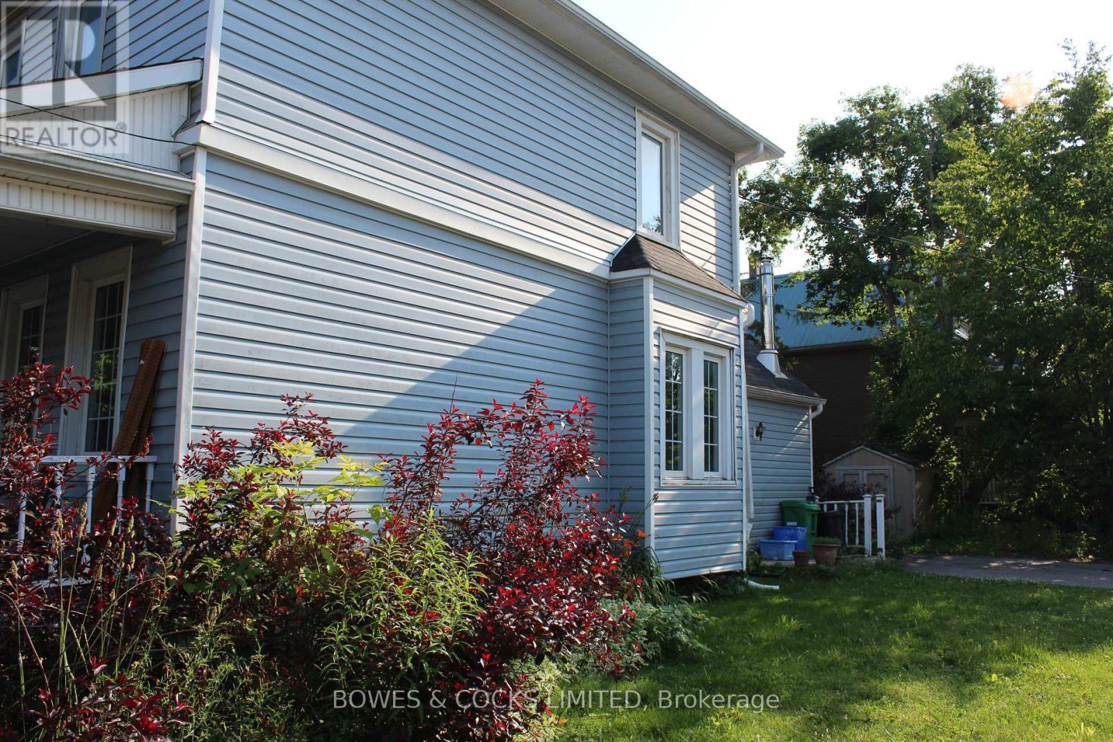 633 Downie Street, Peterborough Central (North), Ontario  K9H 4K2 - Photo 5 - X12239390