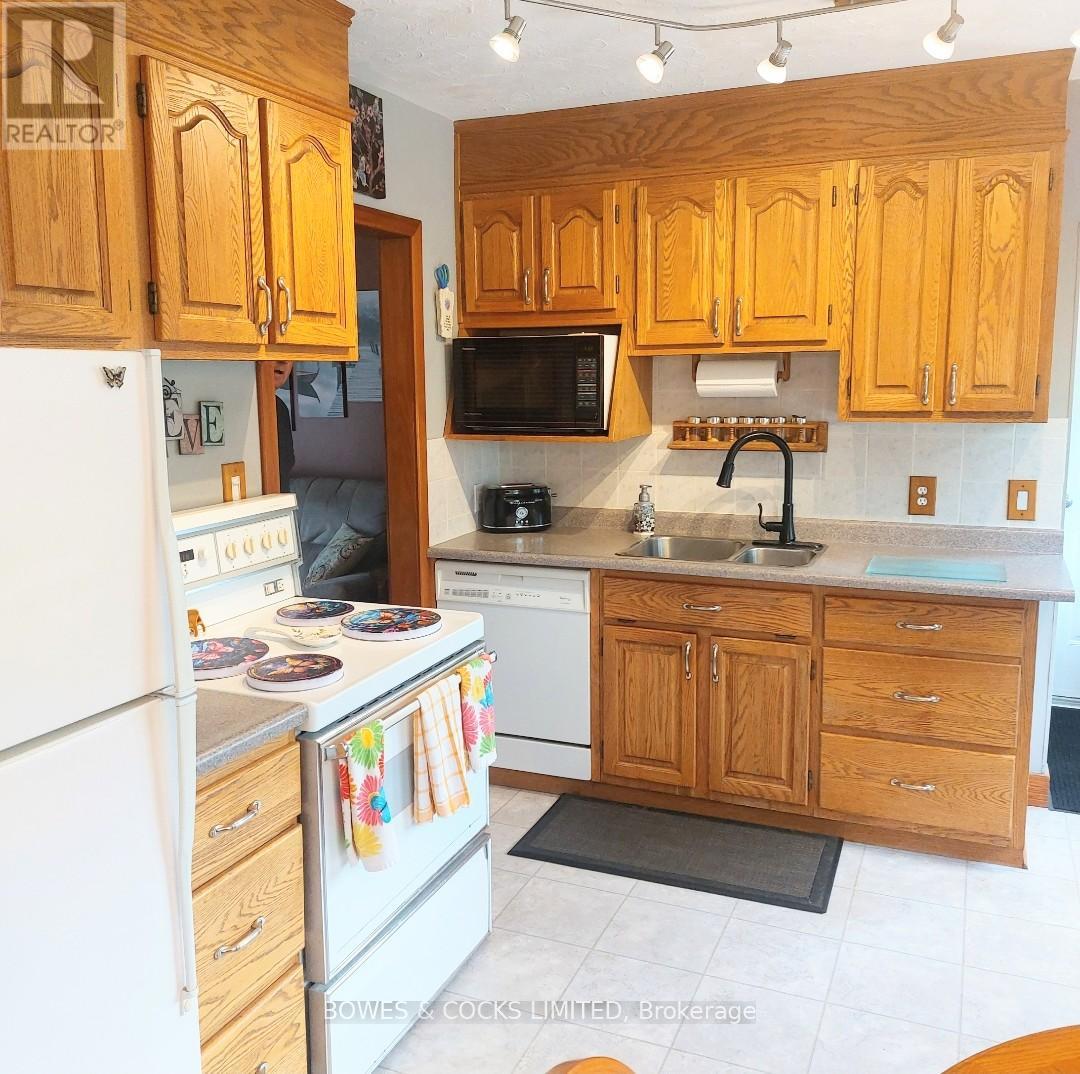 99 Maple Street, Bancroft (Bancroft Ward), Ontario  K0L 1C0 - Photo 2 - X12239446