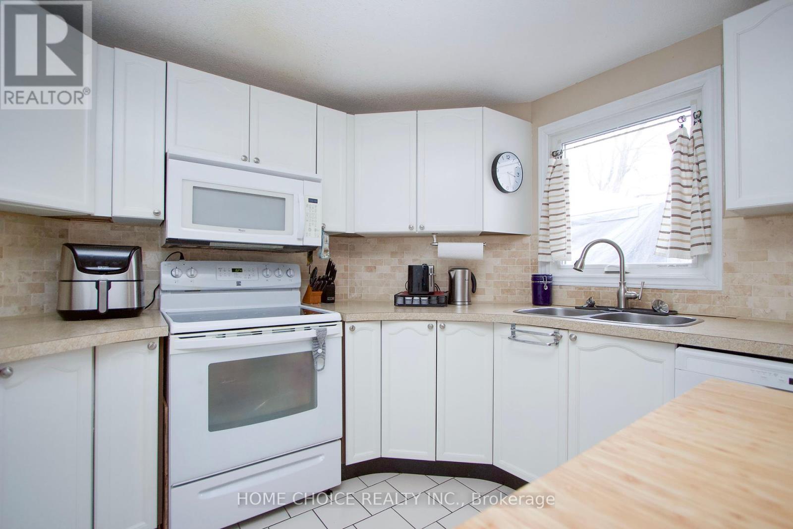 8 Seventh Hole Court, Clarington (Newcastle), Ontario  L1B 1B5 - Photo 10 - E12239534