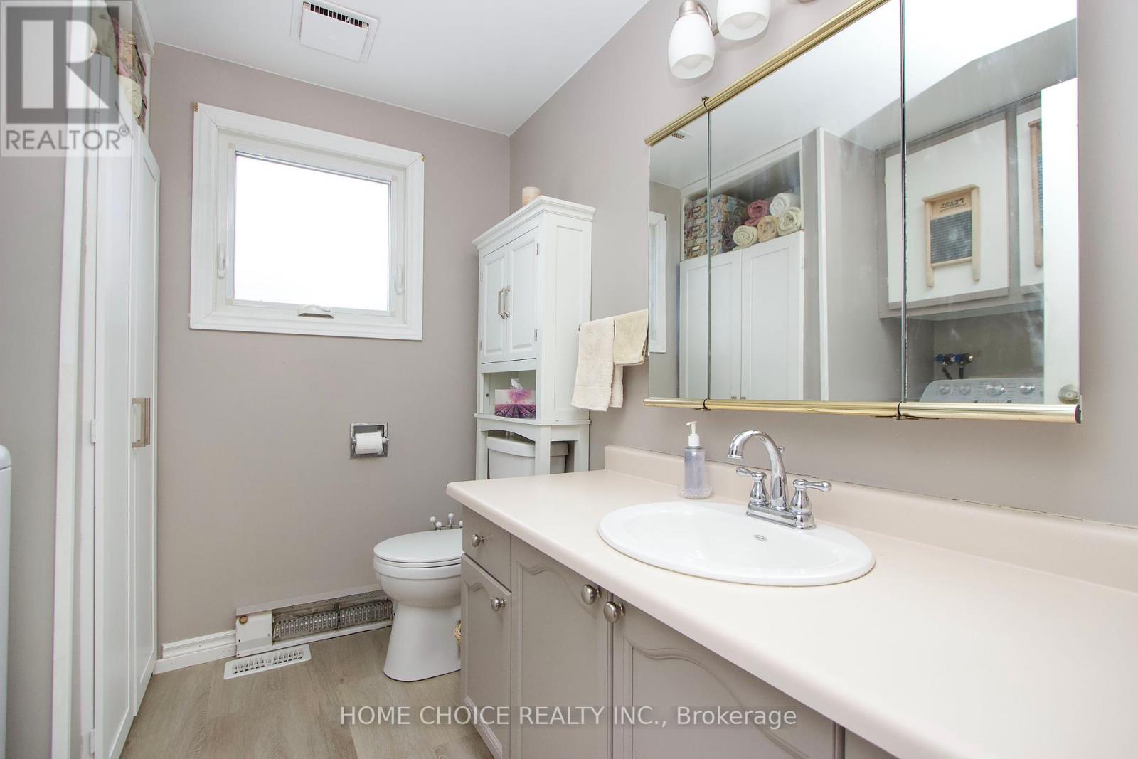 8 Seventh Hole Court, Clarington (Newcastle), Ontario  L1B 1B5 - Photo 17 - E12239534