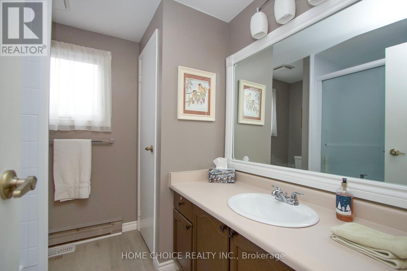 8 Seventh Hole Court, Clarington (Newcastle), Ontario  L1B 1B5 - Photo 20 - E12239534