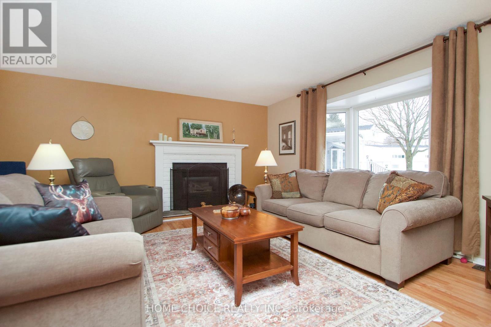 8 Seventh Hole Court, Clarington (Newcastle), Ontario  L1B 1B5 - Photo 4 - E12239534