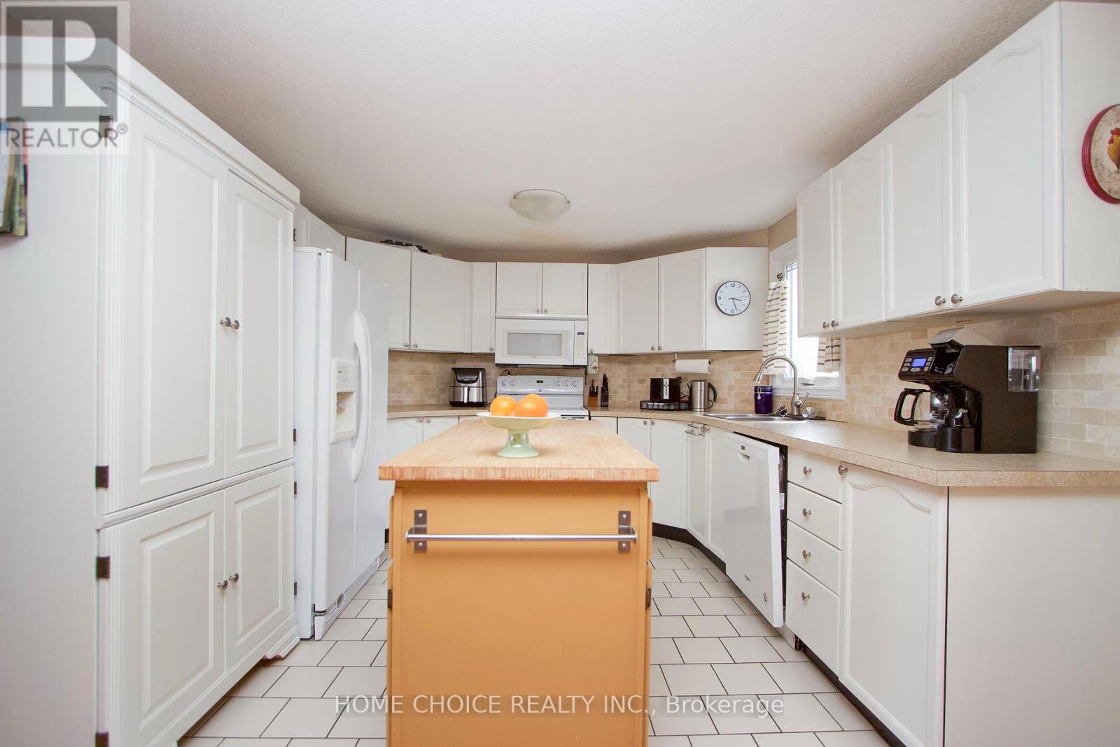 8 Seventh Hole Court, Clarington (Newcastle), Ontario  L1B 1B5 - Photo 8 - E12239534