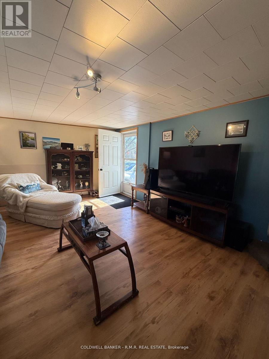 10 Driftwood Crescent, Kawartha Lakes (Ops), Ontario  K9V 0K1 - Photo 3 - X12240340