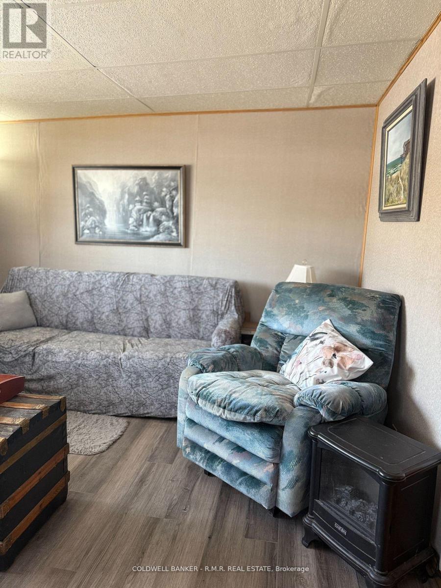 10 Driftwood Crescent, Kawartha Lakes (Ops), Ontario  K9V 0K1 - Photo 4 - X12240340