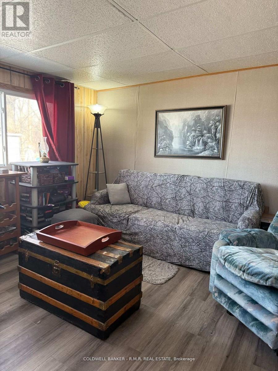 10 Driftwood Crescent, Kawartha Lakes (Ops), Ontario  K9V 0K1 - Photo 5 - X12240340