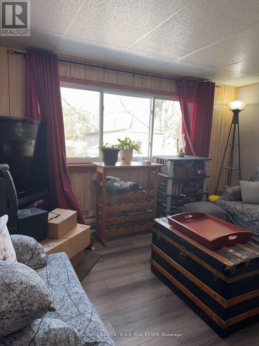 10 Driftwood Crescent, Kawartha Lakes (Ops), Ontario  K9V 0K1 - Photo 6 - X12240340