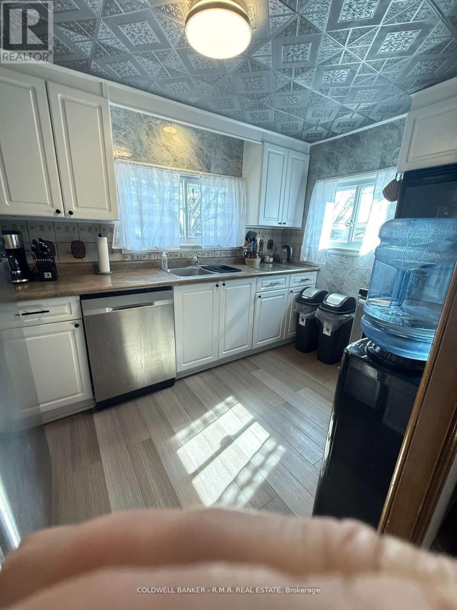 10 Driftwood Crescent, Kawartha Lakes (Ops), Ontario  K9V 0K1 - Photo 7 - X12240340