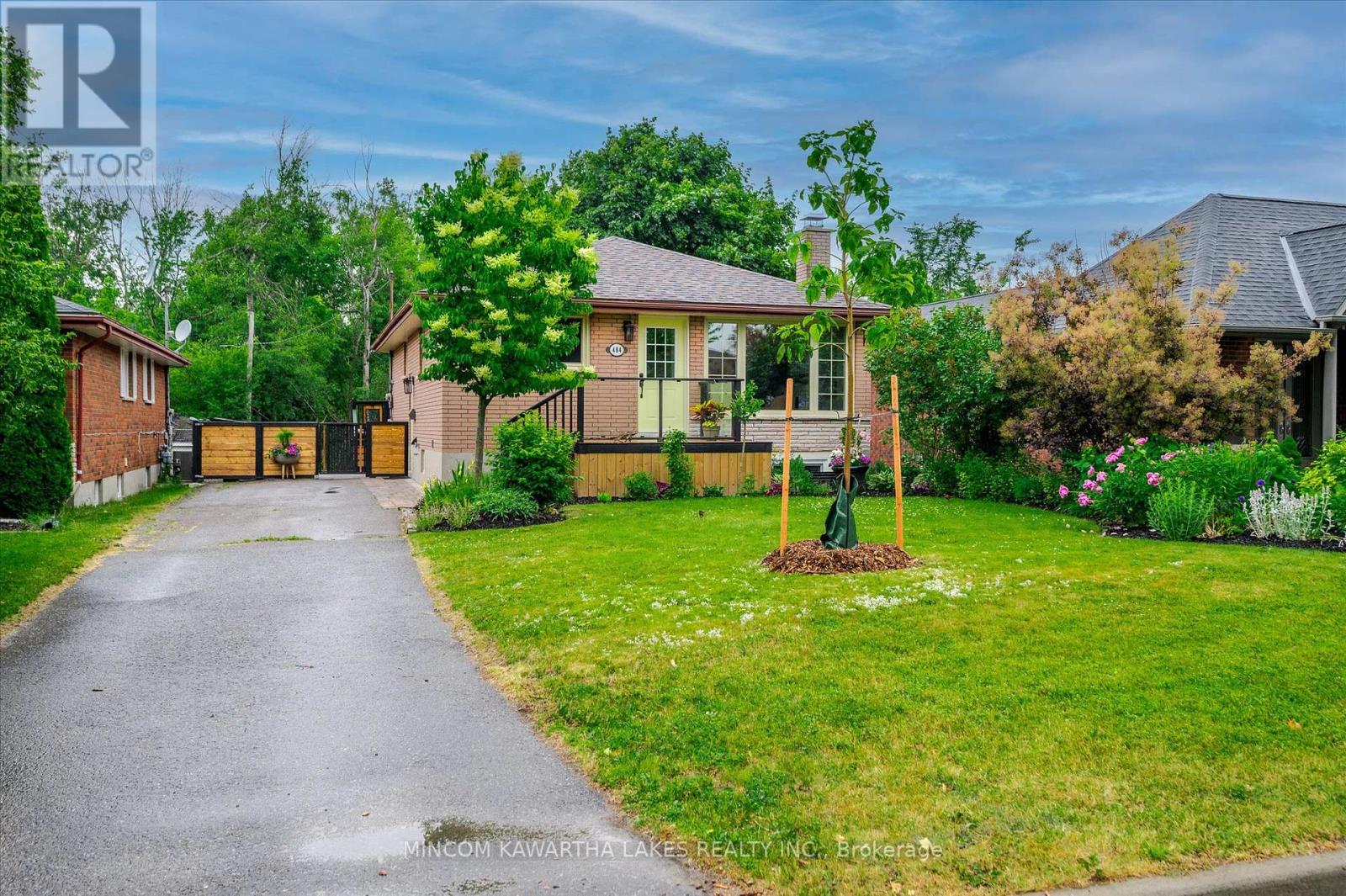 484 Raymond Street, Peterborough North (South), Ontario  K9H 5M8 - Photo 2 - X12240348