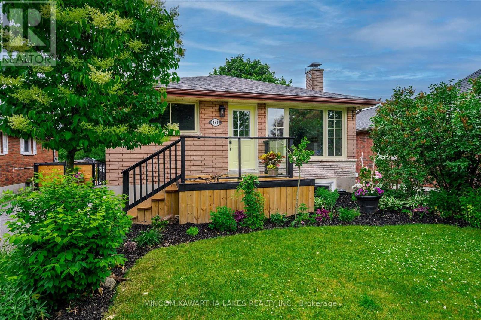 484 Raymond Street, Peterborough North (South), Ontario  K9H 5M8 - Photo 3 - X12240348
