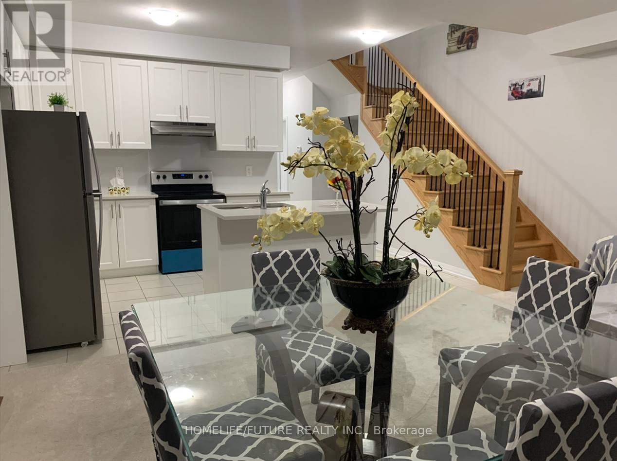 42 Keenan Street, Kawartha Lakes (Lindsay), Ontario  K9V 6C2 - Photo 11 - X12240224