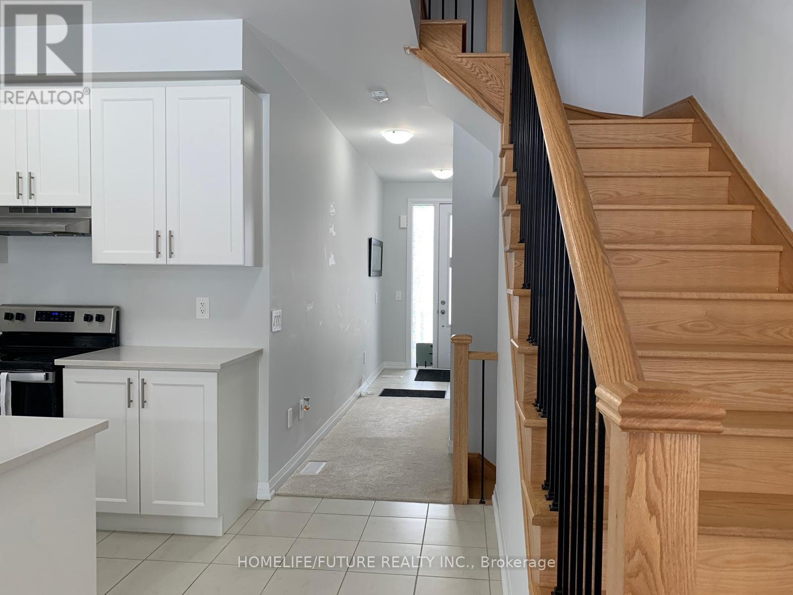 42 Keenan Street, Kawartha Lakes (Lindsay), Ontario  K9V 6C2 - Photo 12 - X12240224