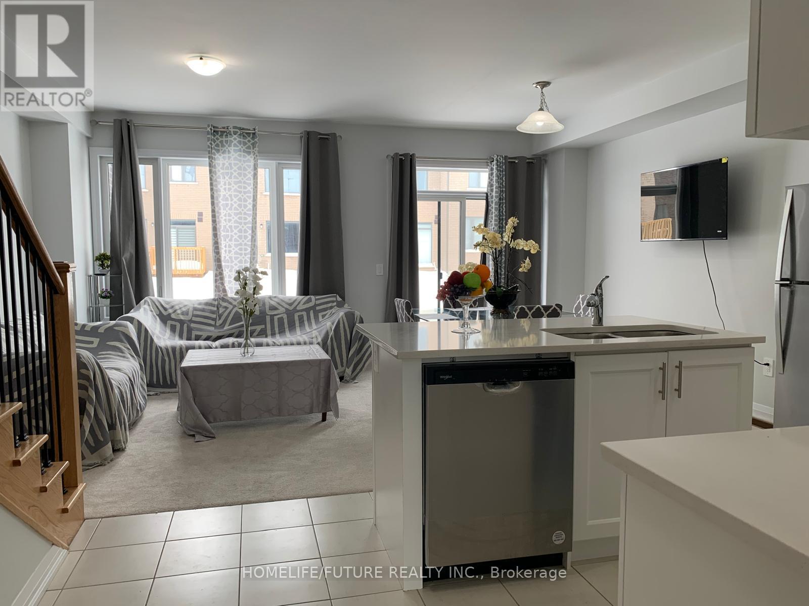 42 Keenan Street, Kawartha Lakes (Lindsay), Ontario  K9V 6C2 - Photo 6 - X12240224