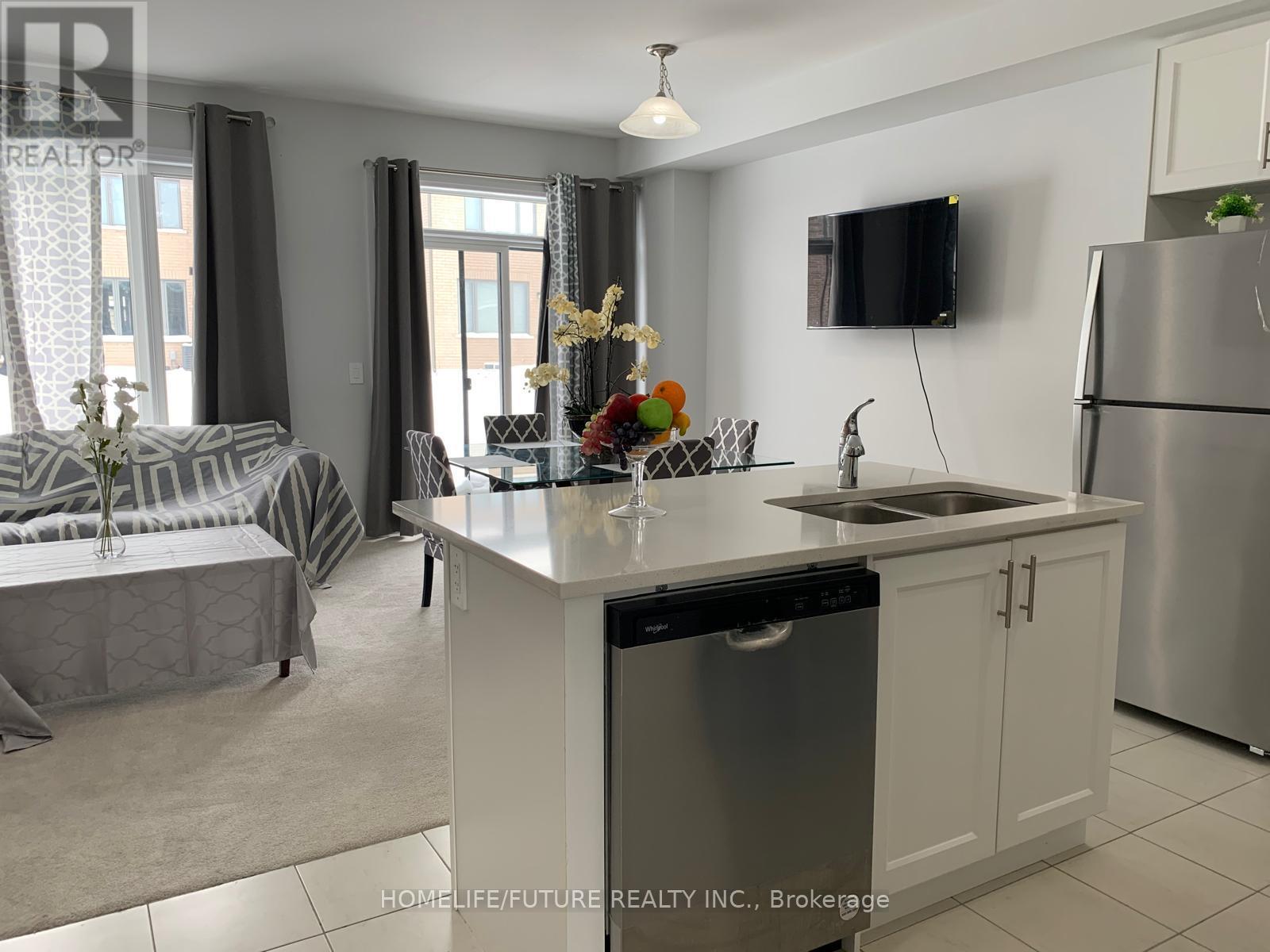 42 Keenan Street, Kawartha Lakes (Lindsay), Ontario  K9V 6C2 - Photo 7 - X12240224