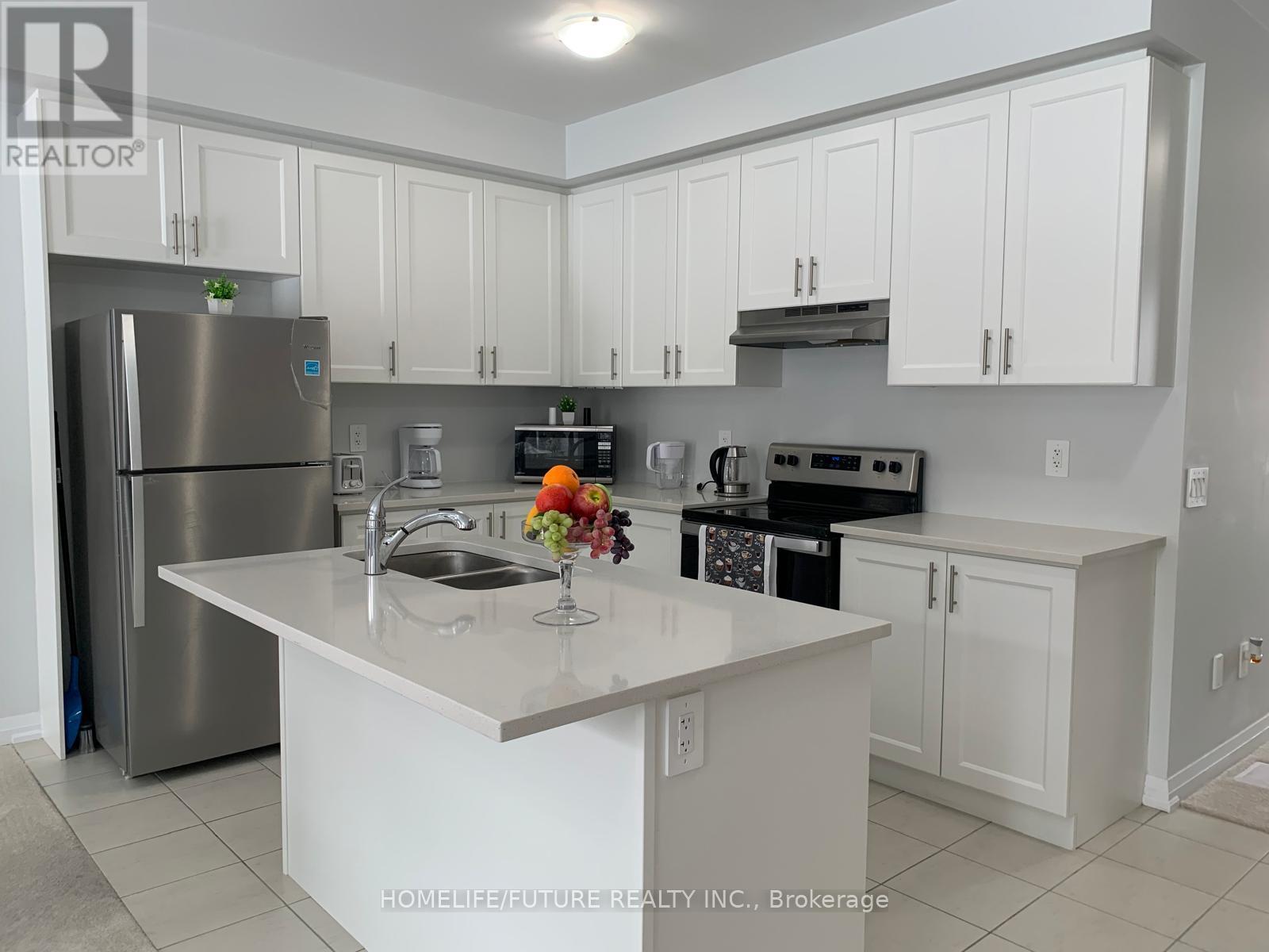 42 Keenan Street, Kawartha Lakes (Lindsay), Ontario  K9V 6C2 - Photo 8 - X12240224