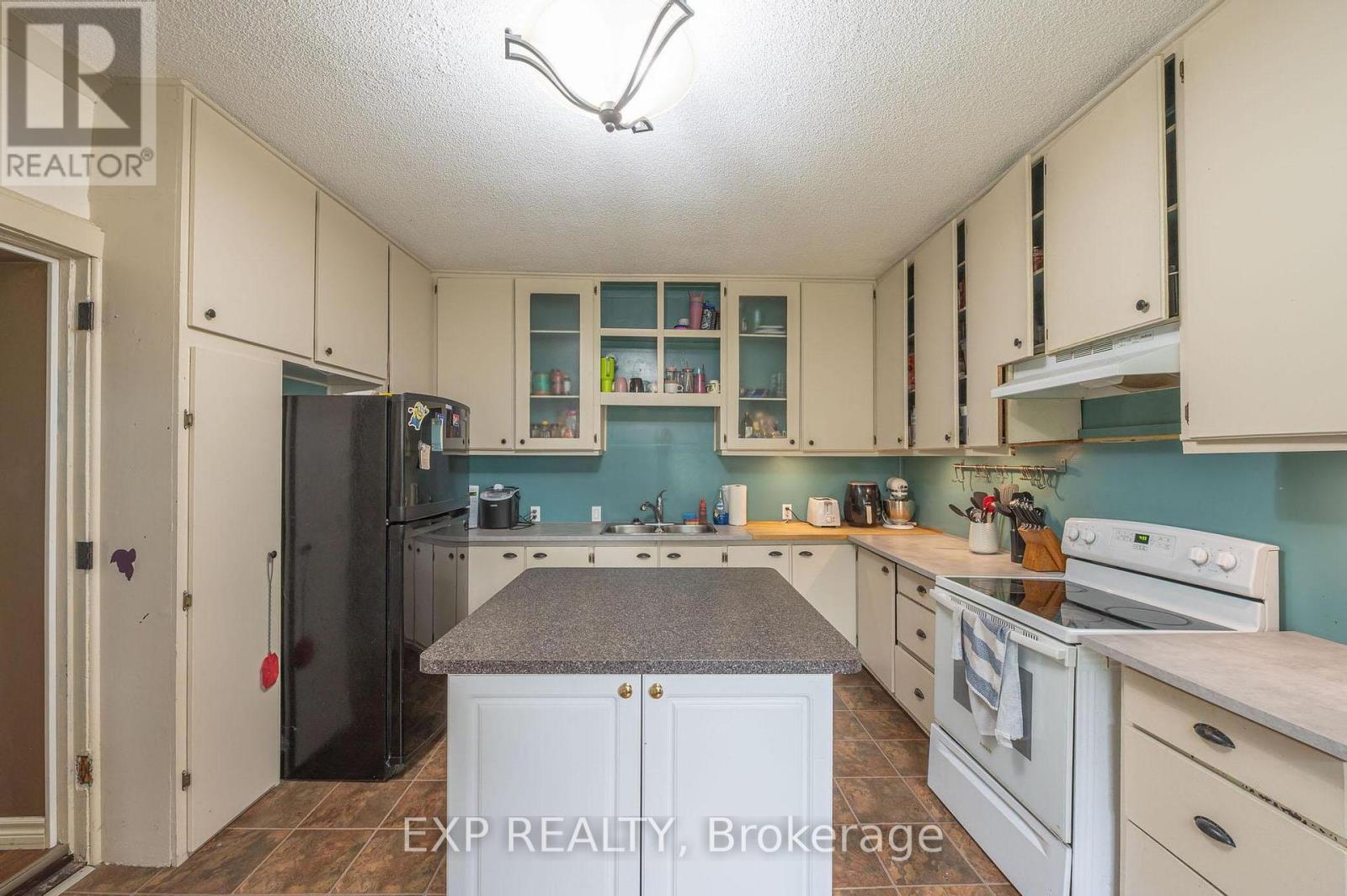 1033 Water Street, Peterborough North (South), Ontario  K9H 3P5 - Photo 10 - X12240404