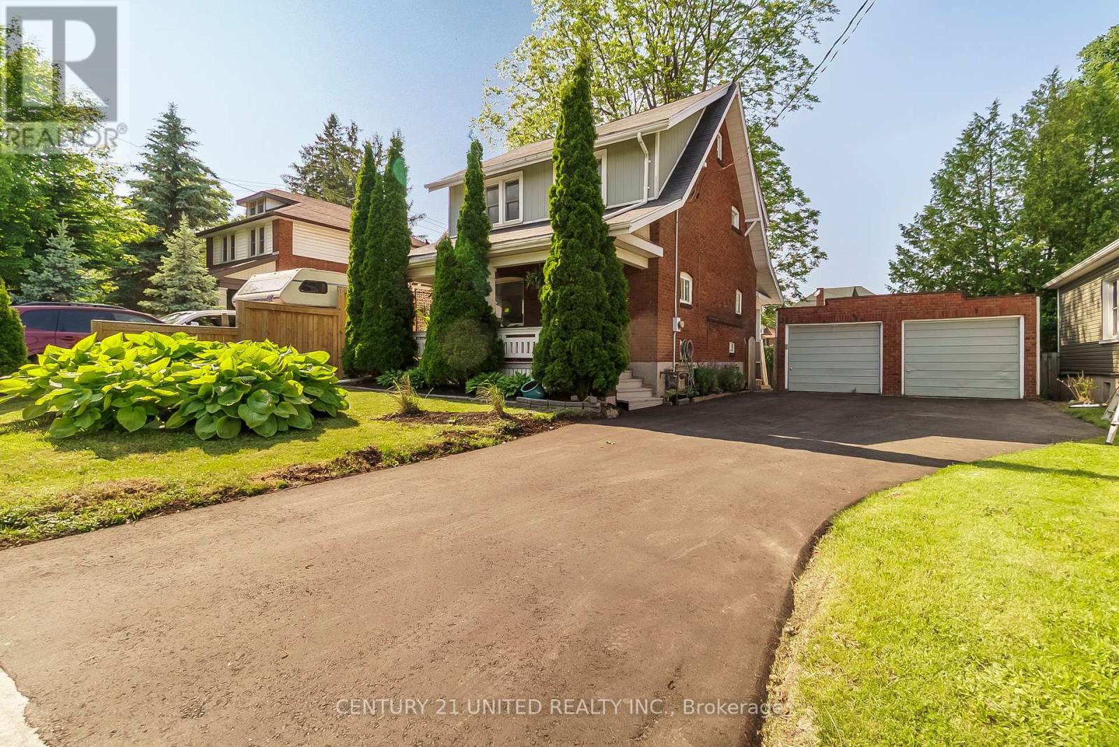 624 Charlotte Street, Peterborough Central (Old West End), Ontario  K9J 2W8 - Photo 2 - X12240637