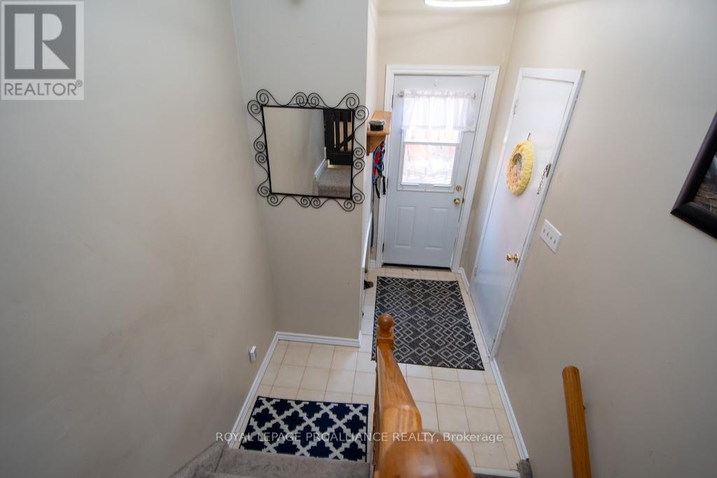 1060 Glendale Drive, Peterborough North (Central), Ontario  K9H 6M4 - Photo 11 - X12241406