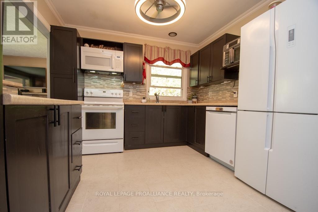 1060 Glendale Drive, Peterborough North (Central), Ontario  K9H 6M4 - Photo 8 - X12241406