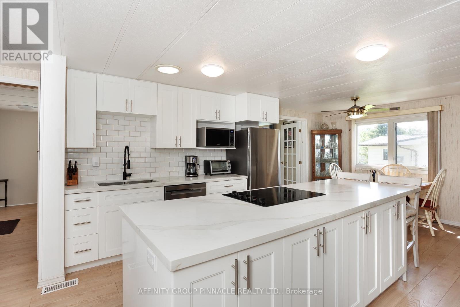 18 Vista Drive, Kawartha Lakes (Lindsay), Ontario  K9V 4R1 - Photo 14 - X12241740