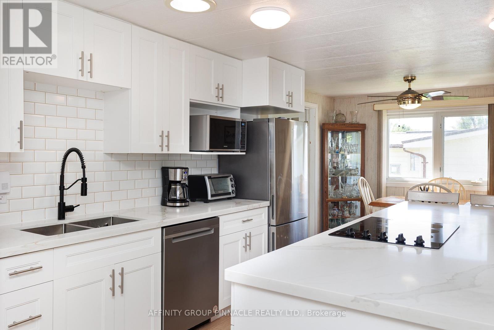 18 Vista Drive, Kawartha Lakes (Lindsay), Ontario  K9V 4R1 - Photo 15 - X12241740