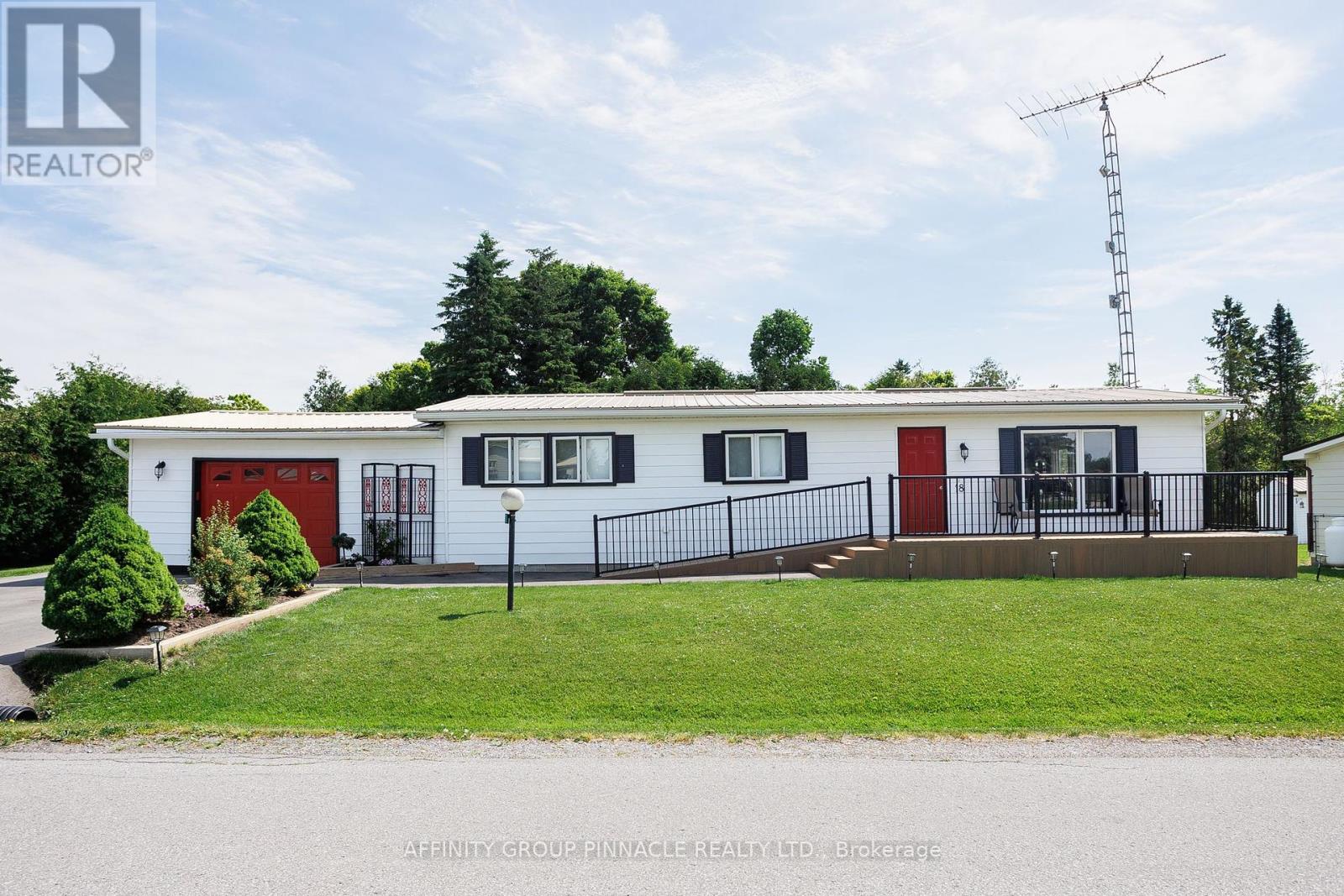 18 Vista Drive, Kawartha Lakes (Lindsay), Ontario  K9V 4R1 - Photo 2 - X12241740