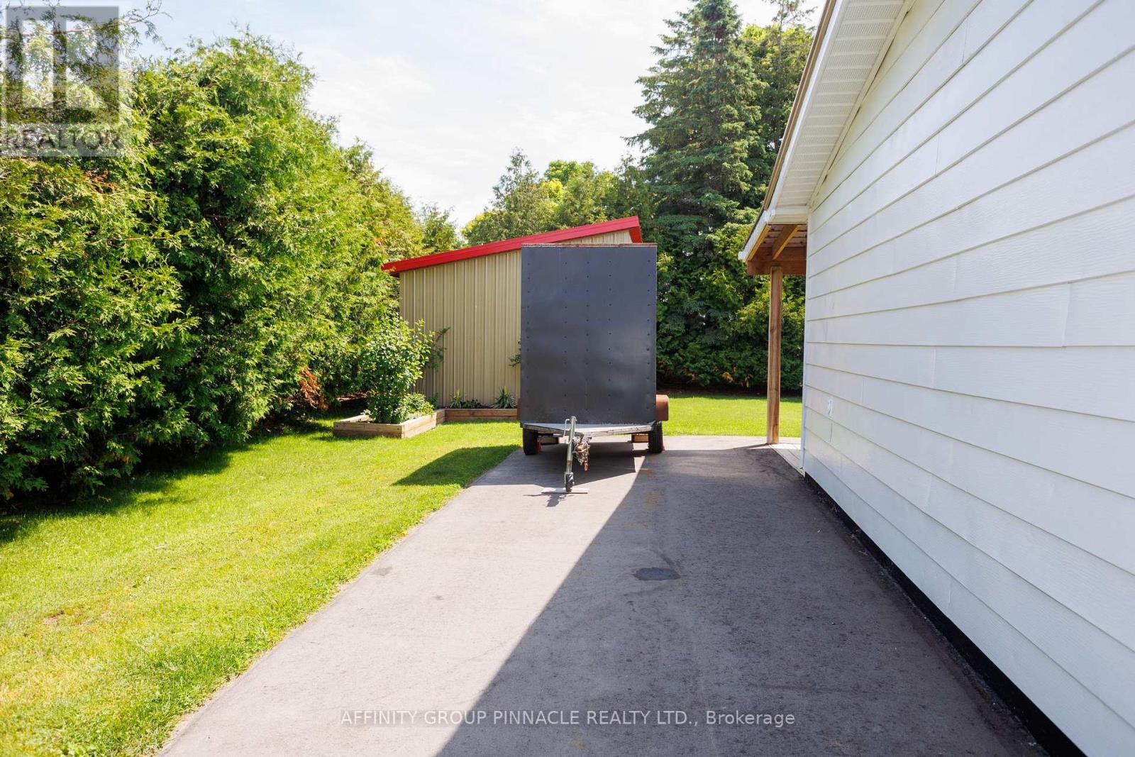 18 Vista Drive, Kawartha Lakes (Lindsay), Ontario  K9V 4R1 - Photo 5 - X12241740