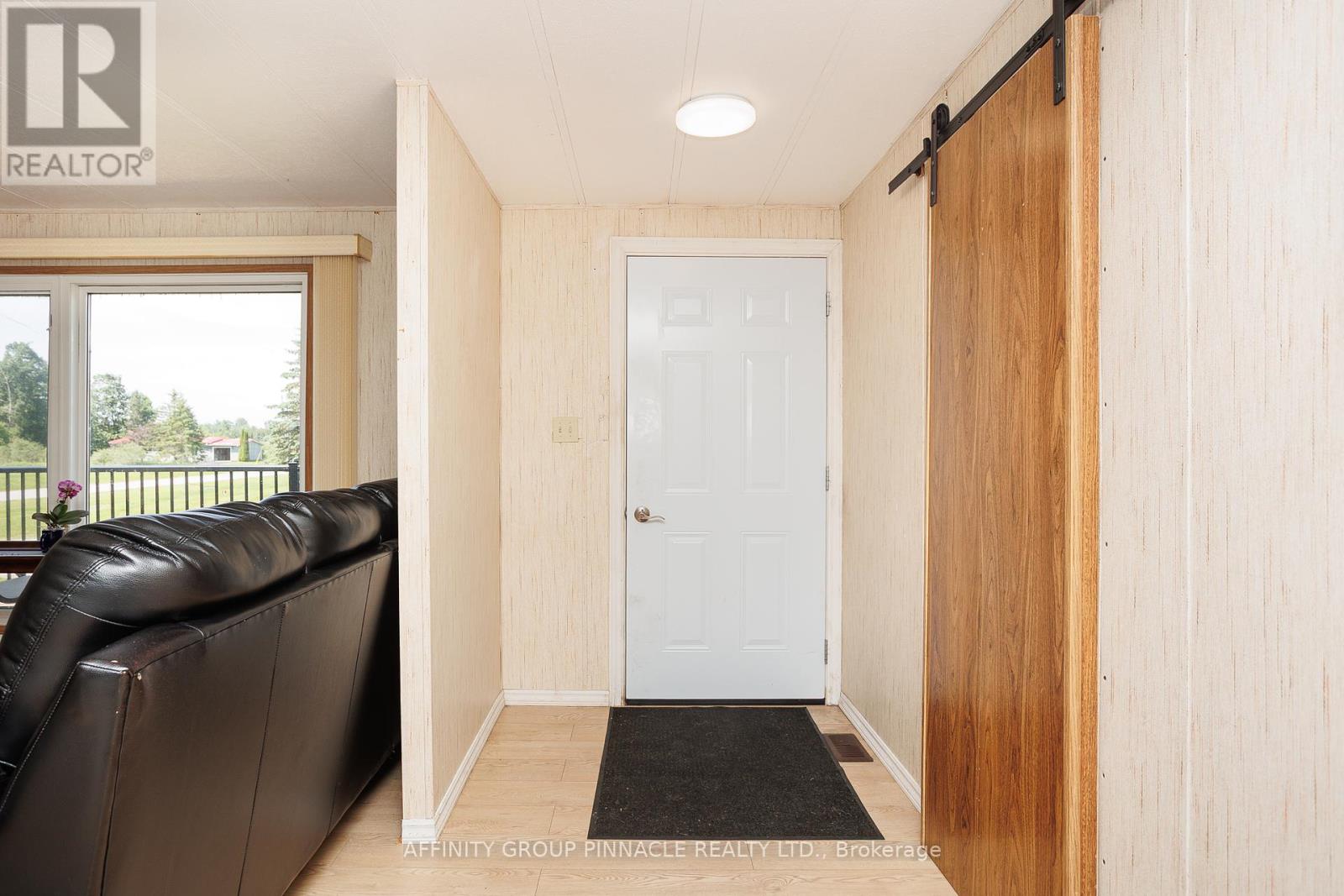 18 Vista Drive, Kawartha Lakes (Lindsay), Ontario  K9V 4R1 - Photo 8 - X12241740