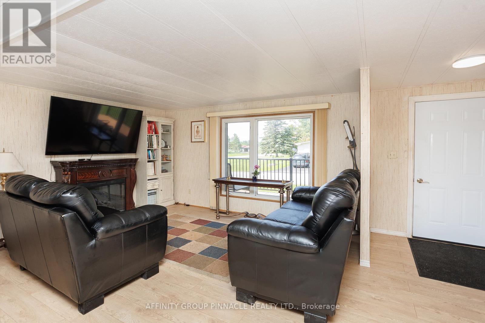 18 Vista Drive, Kawartha Lakes (Lindsay), Ontario  K9V 4R1 - Photo 9 - X12241740