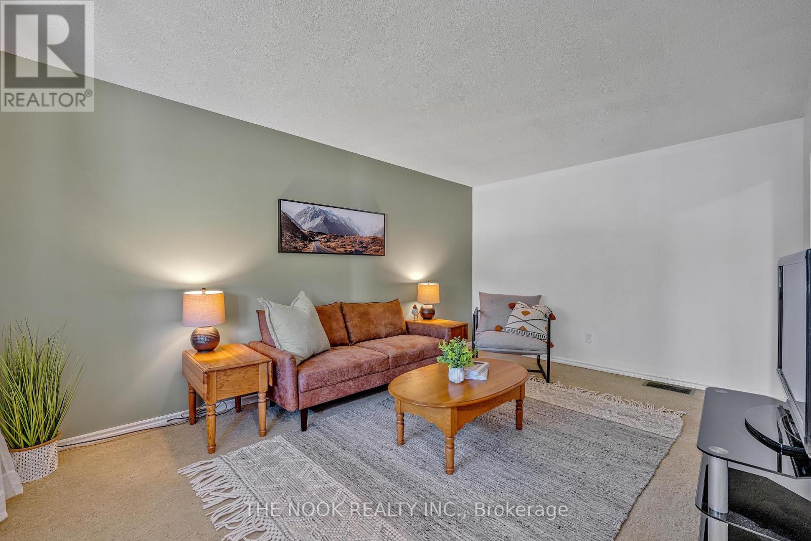 21 Rideau Crescent, Peterborough South (East), Ontario  K9J 1G7 - Photo 5 - X12241842