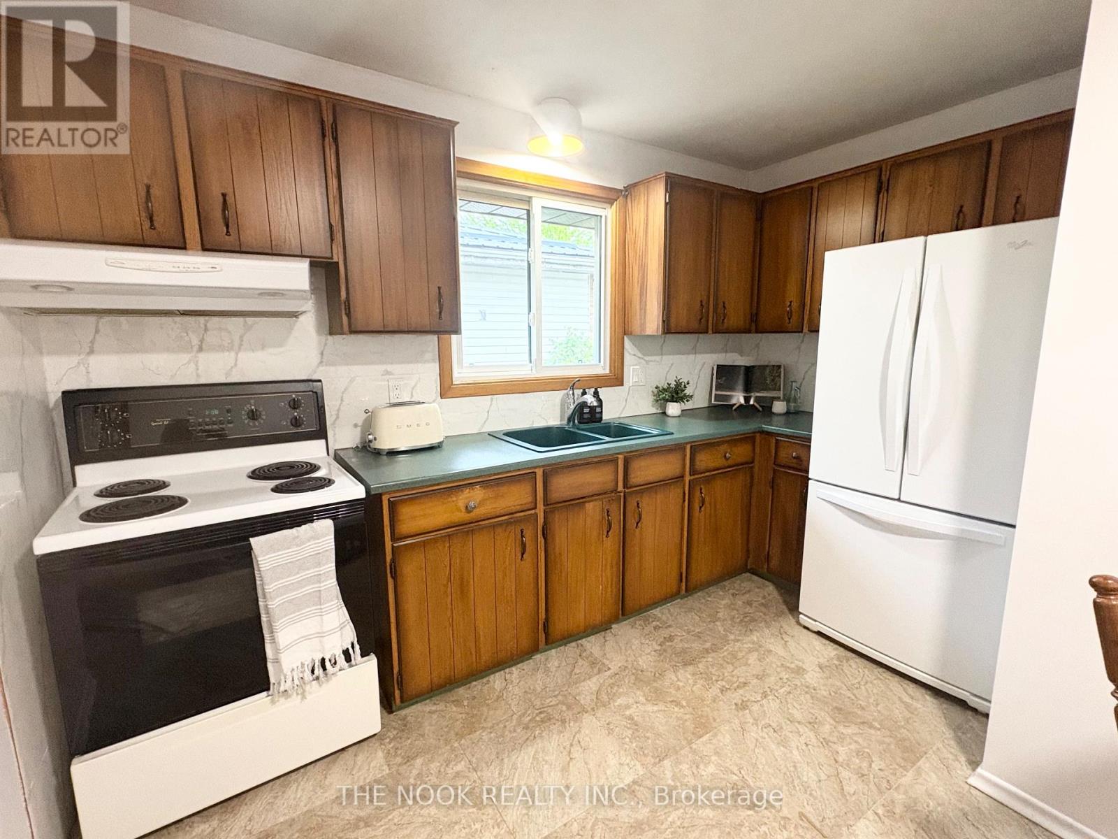 21 Rideau Crescent, Peterborough South (East), Ontario  K9J 1G7 - Photo 8 - X12241842