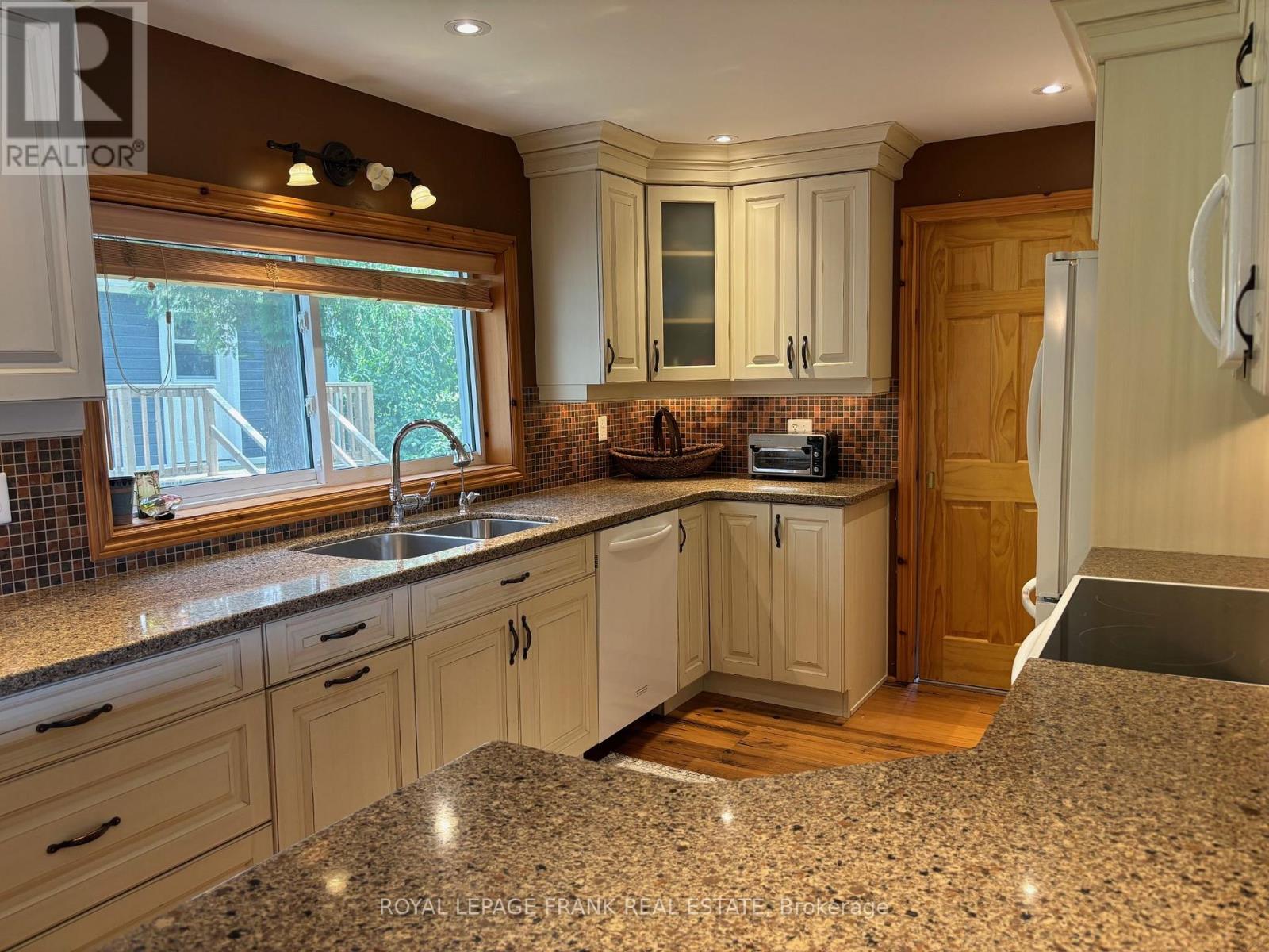 1786 South Bayshore Road E, Douro-Dummer, Ontario  K0L 2H0 - Photo 16 - X12242037