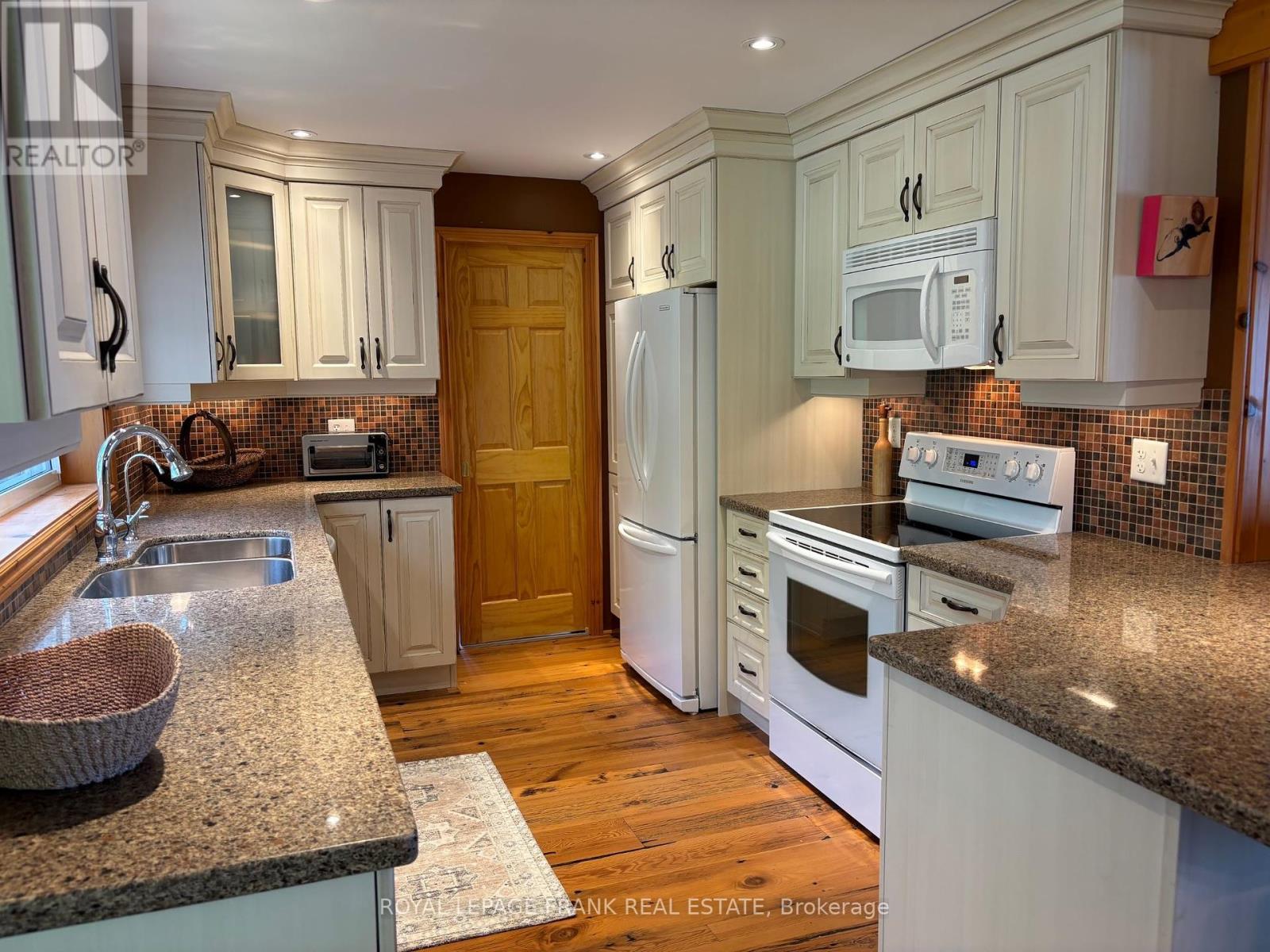 1786 South Bayshore Road E, Douro-Dummer, Ontario  K0L 2H0 - Photo 17 - X12242037