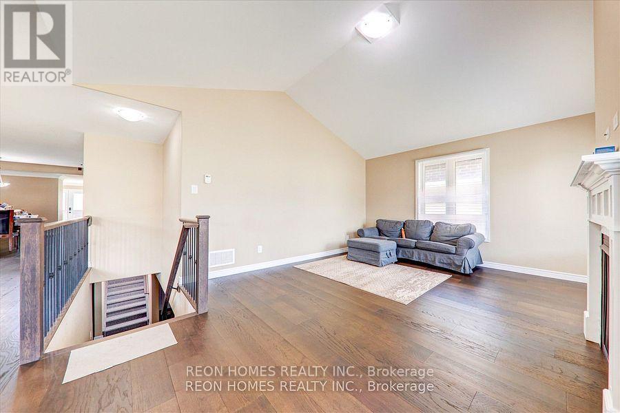 42 York Drive, Peterborough North (North), Ontario  K9H 5B9 - Photo 10 - X12241877