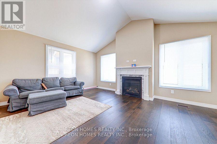 42 York Drive, Peterborough North (North), Ontario  K9H 5B9 - Photo 9 - X12241877